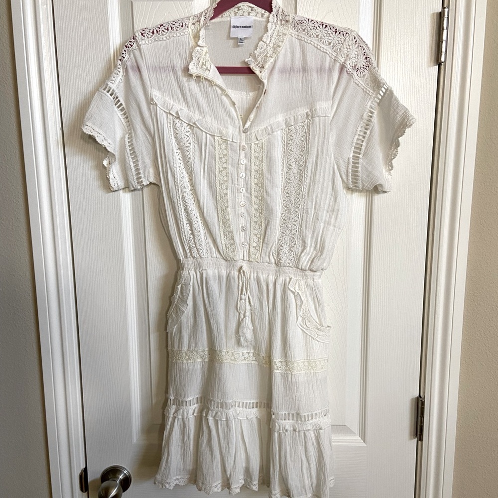 NWOT White Fit-n-flare ruffle dress